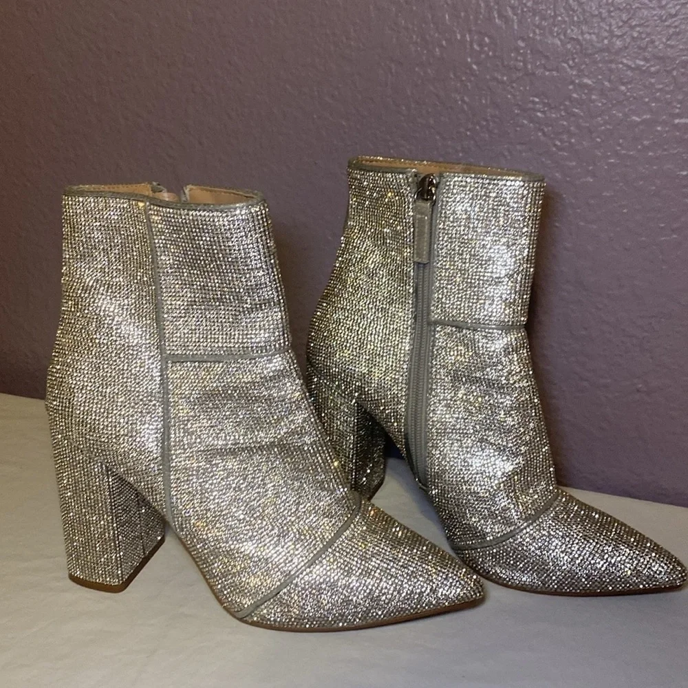 Steve Madden Women’s Noticed-R Rhinestone Silver Heeled Booties Size 9 EUC